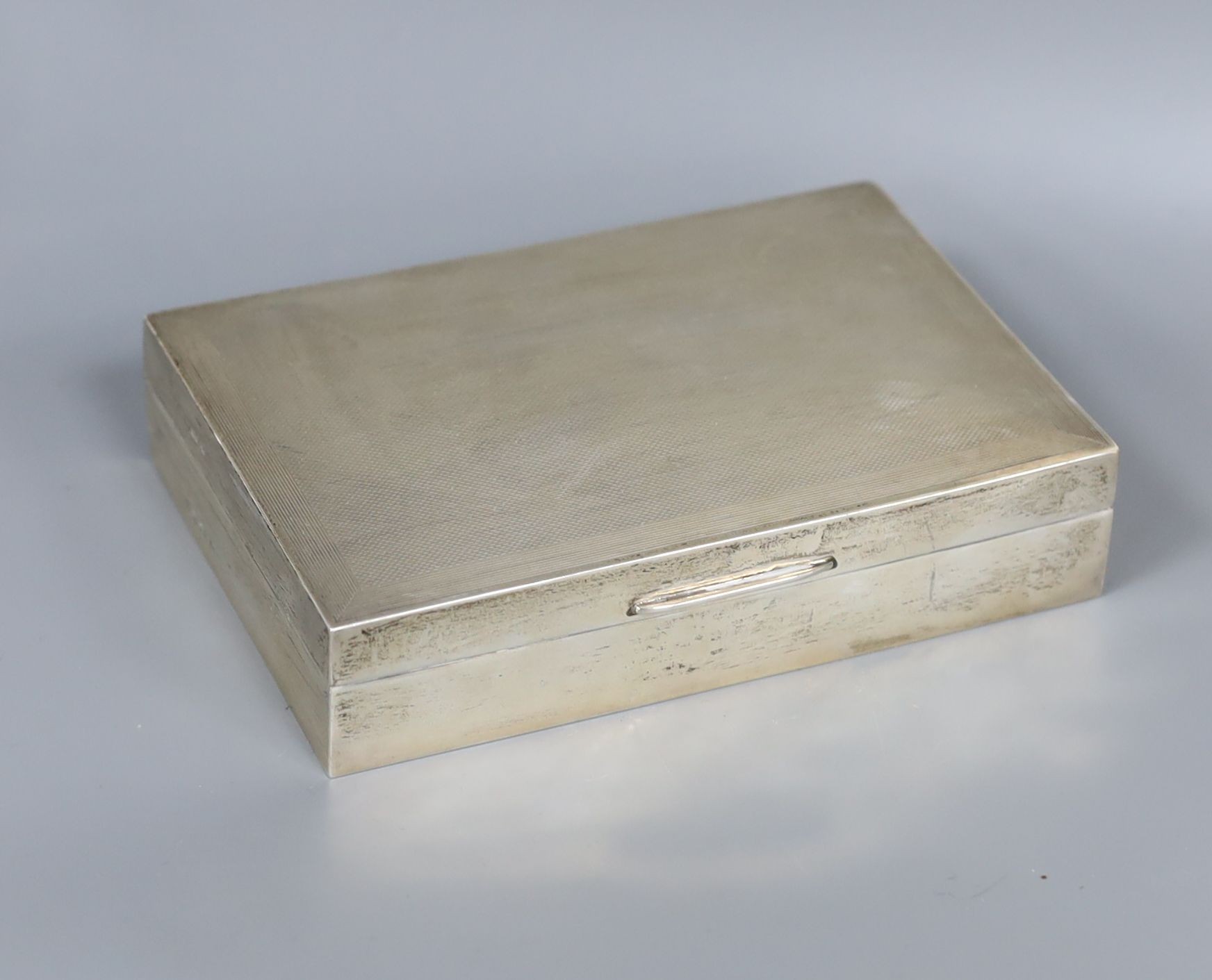 A modern silver part engine turned silver cigarette box, 15.3cm.